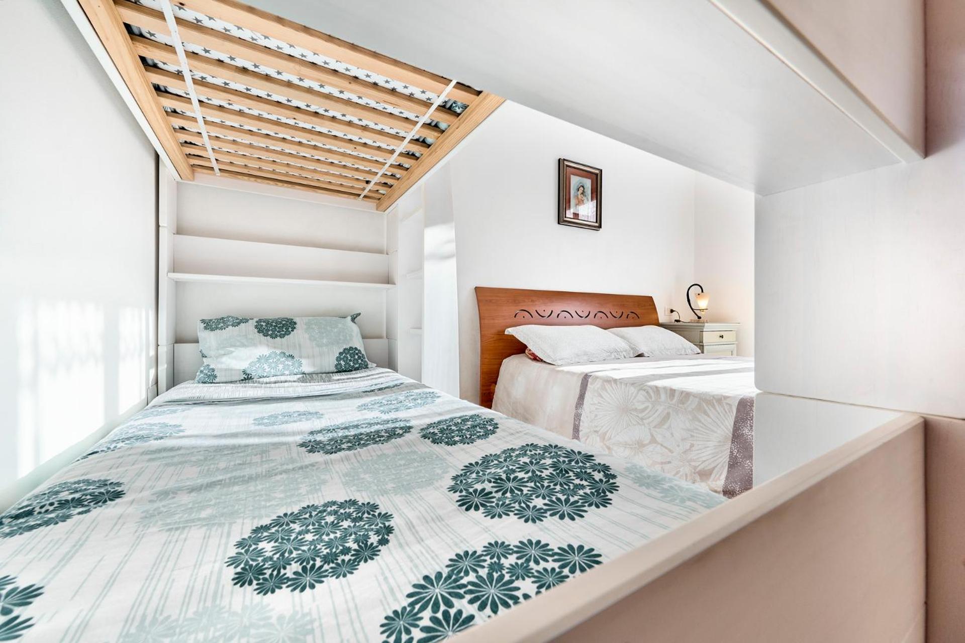 Flowers House - Host Solution